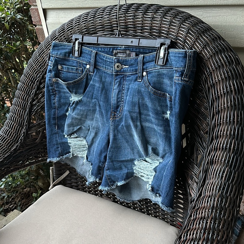 Torrid 5 Inch Vintage Stretch Mid-Rise Short 12 - Picture 2 of 13